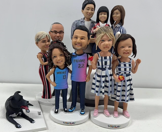 Fully Customizable                        Ten Bobbleheads（person or pet）Separate or whole