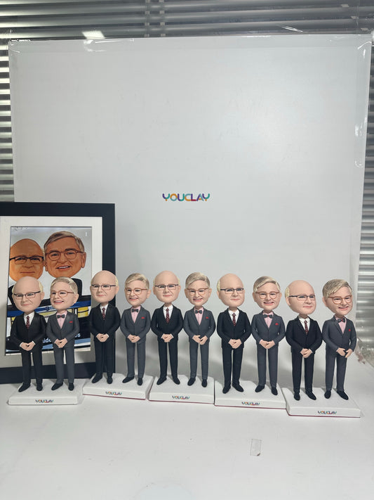 Fully Customizable                        Ten Bobbleheads（person or pet）Separate or whole