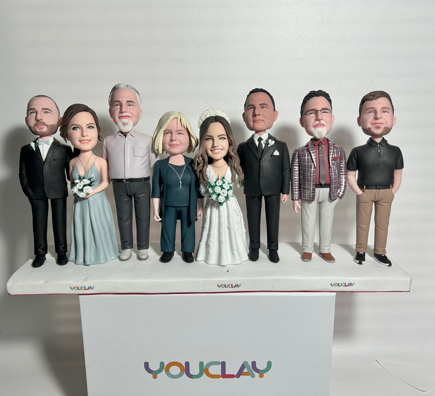 Fully Customizable Eight Bobbleheads（person or pet）Separate or whole