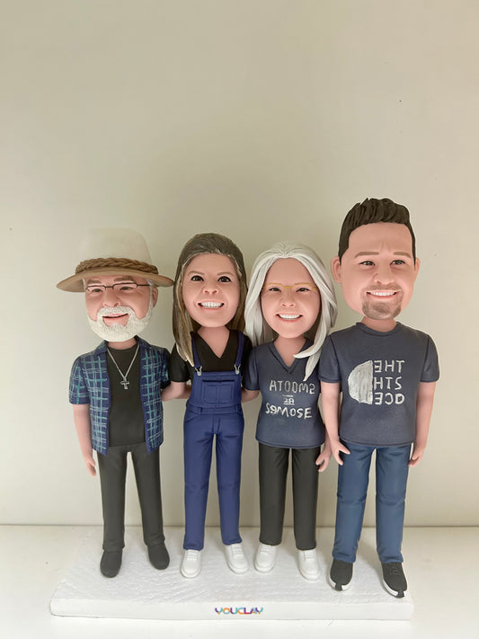 Fully Customizable Four Bobbleheads（person or pet）