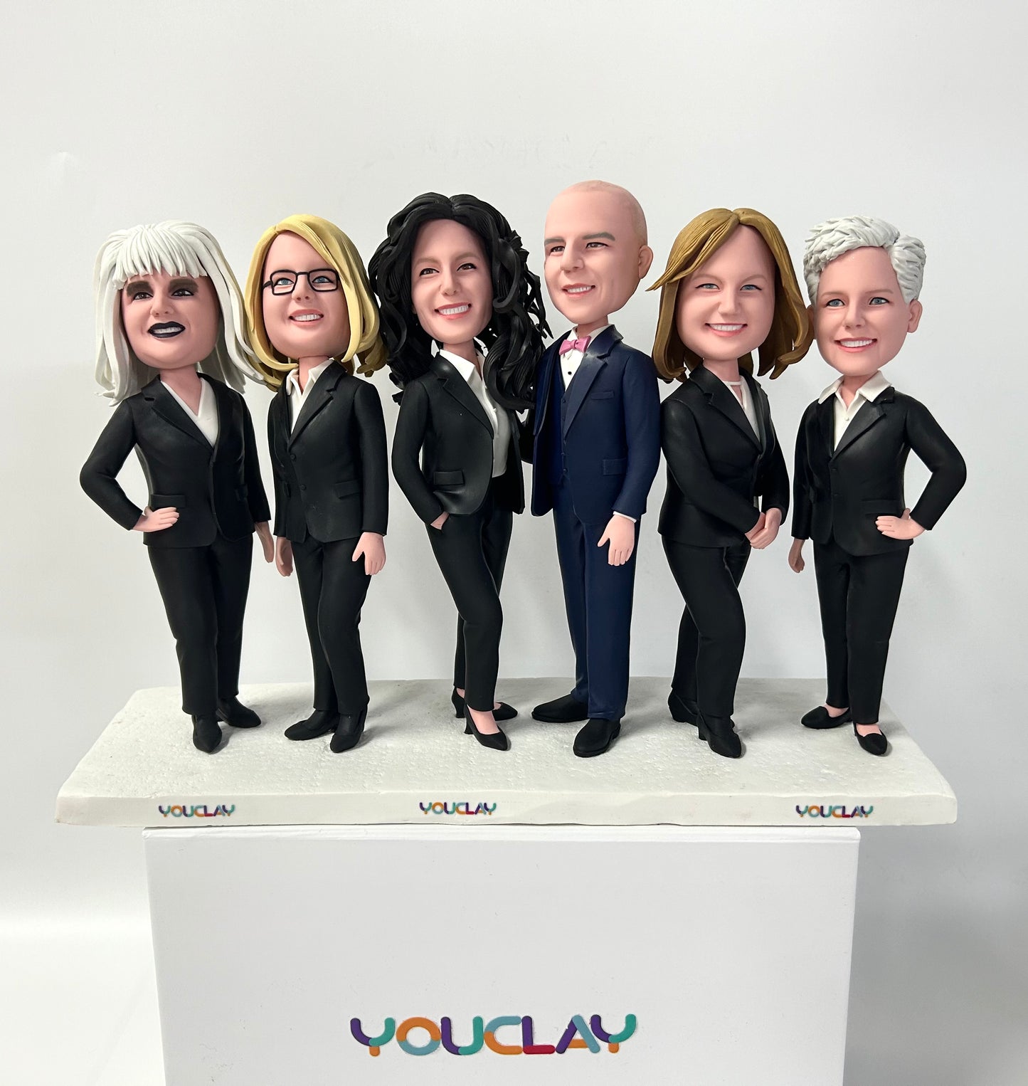 Fully Customizable Six Bobbleheads（person or pet）