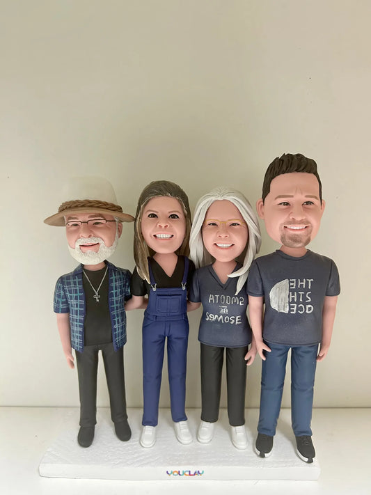 Family of four: grandpa in a straw hat, woman in overalls, gray-haired woman and young man in tees